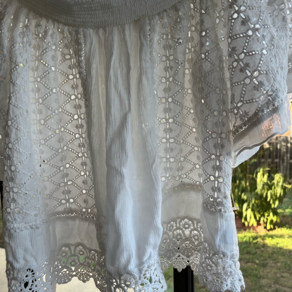 🎉HP🎉 Lovers + Friends White Eyelet Blouse Size S - Picture 5 of 7